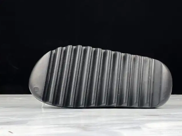 FX0495 Slide Adidas Yeezy Black 0528
